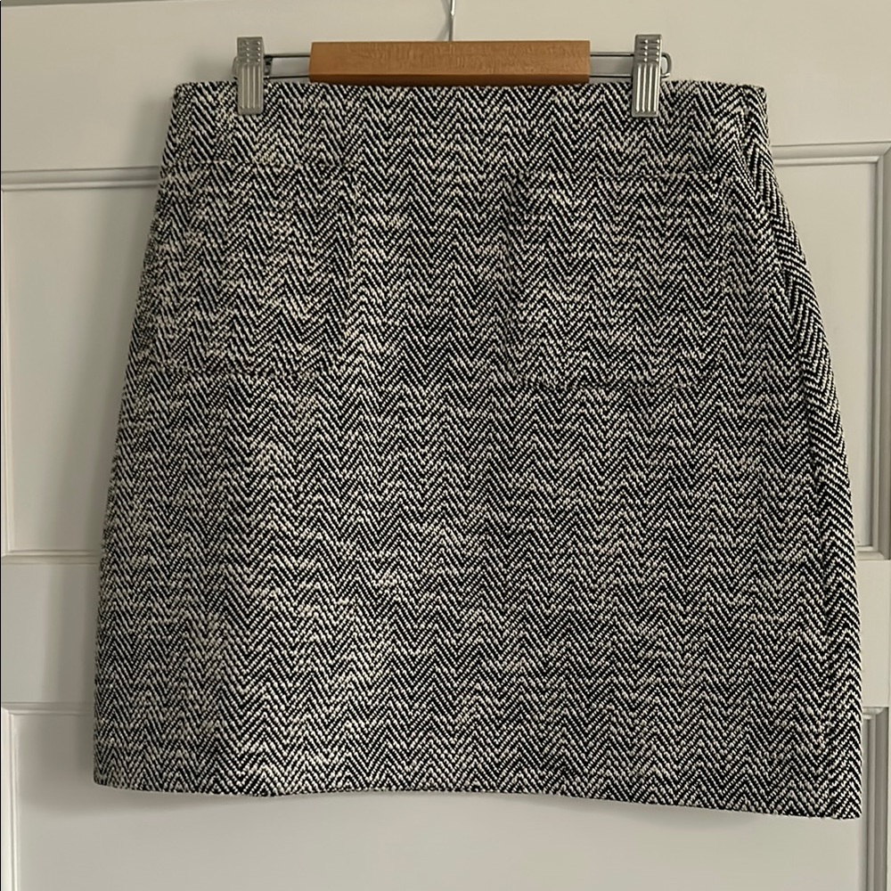 LOFT Black and White Herringbone Skirt with front pockets